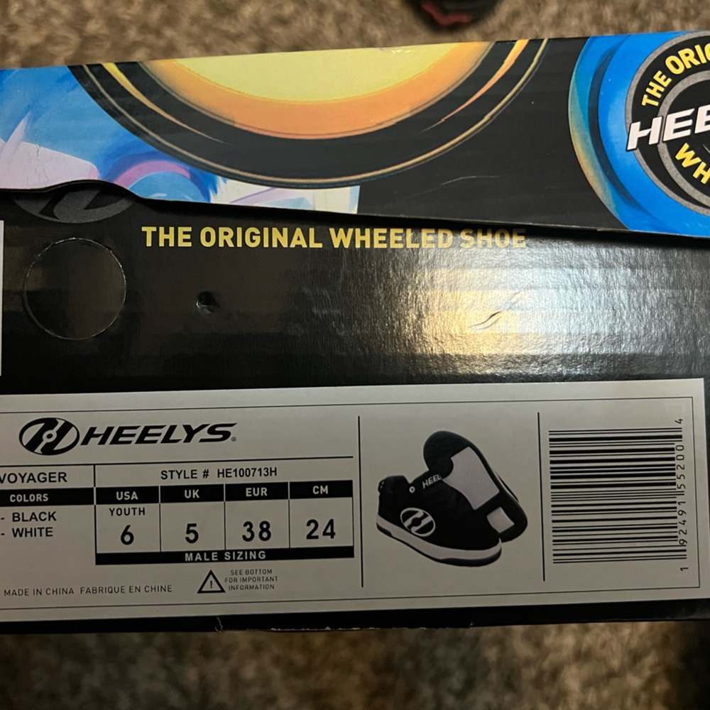 Black Size 6 Youth Heelys—Never been worn!